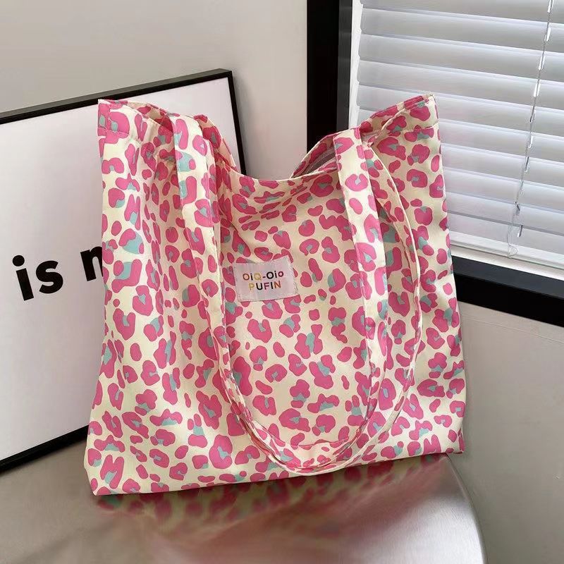 Interior Design Instagram - Versátiles Bolsos de mano de leopardo